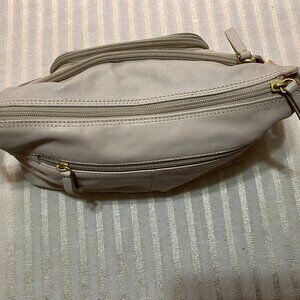 STONE MOUNTAIN SOFT LEATHER SHOULDER BAG LIGHT CREAM